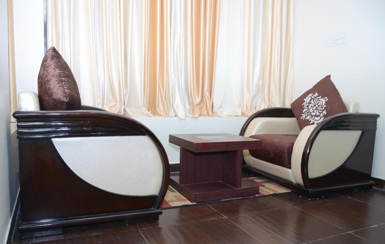 Vaishnavi Clarks Inn Buxar Bagian luar foto