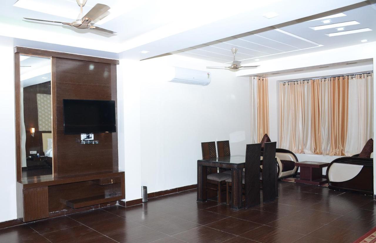 Vaishnavi Clarks Inn Buxar Bagian luar foto