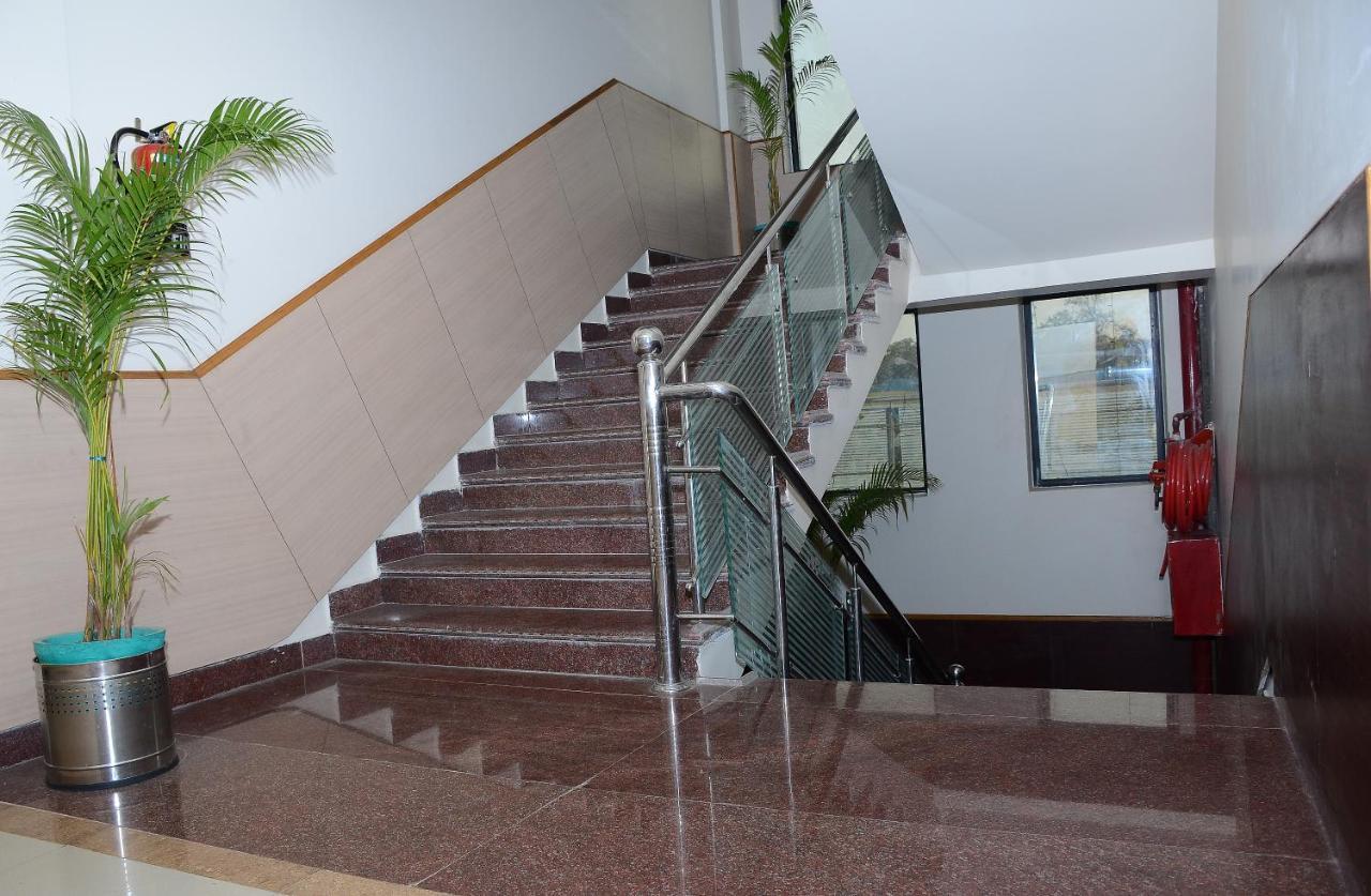 Vaishnavi Clarks Inn Buxar Bagian luar foto