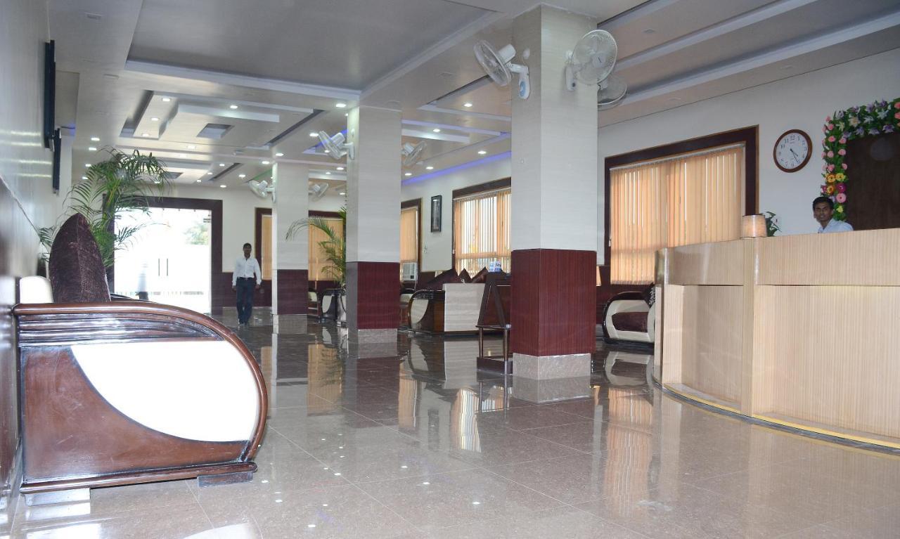 Vaishnavi Clarks Inn Buxar Bagian luar foto