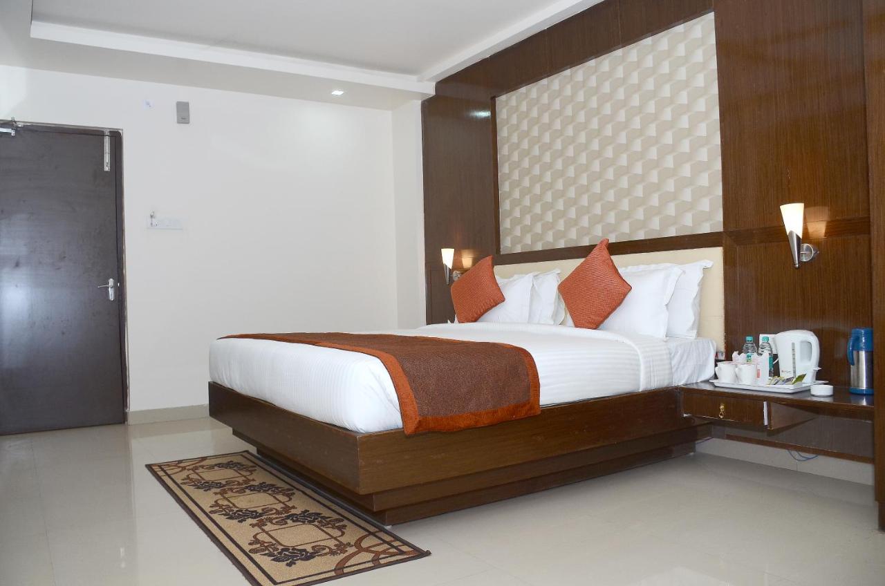 Vaishnavi Clarks Inn Buxar Bagian luar foto
