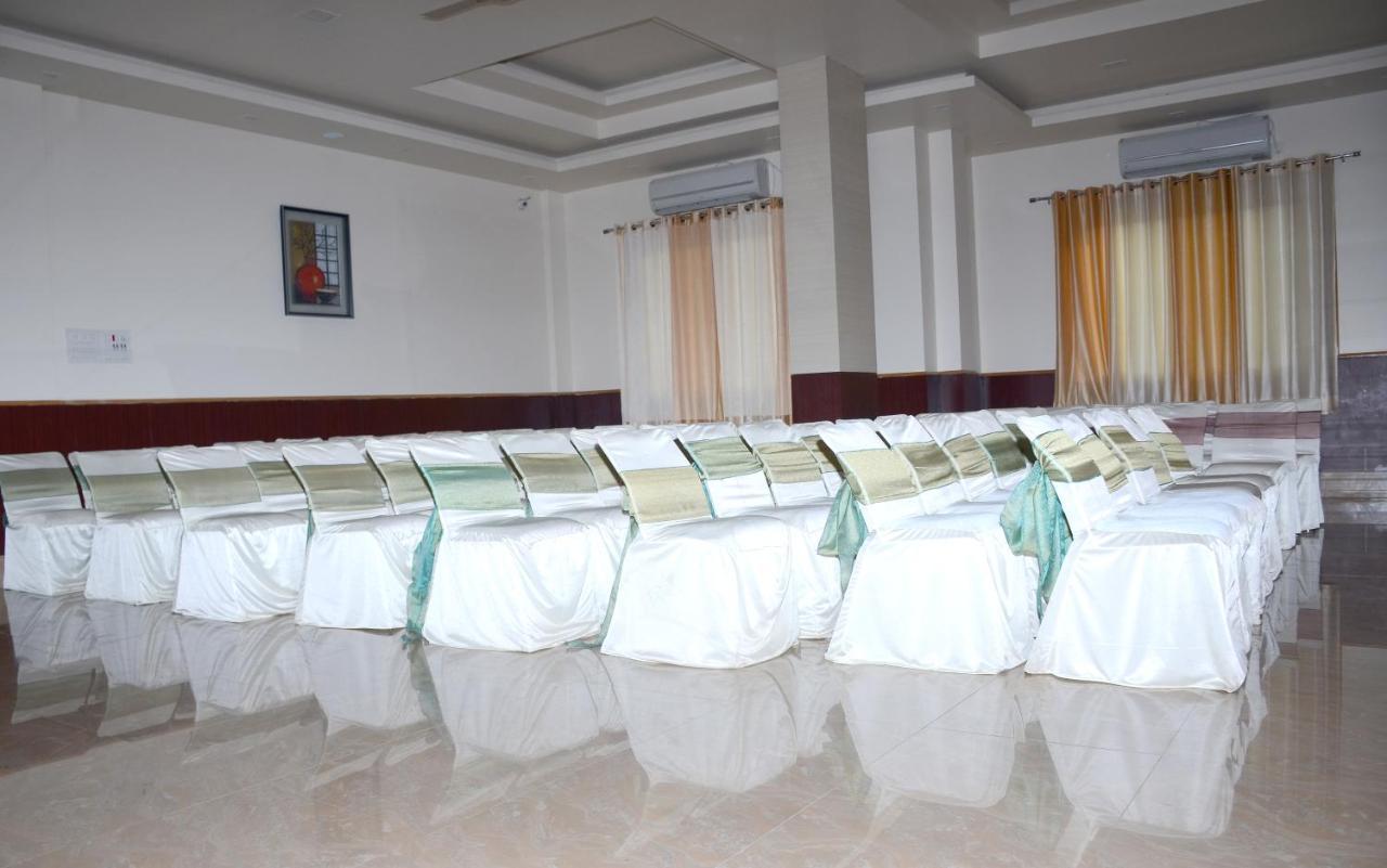 Vaishnavi Clarks Inn Buxar Bagian luar foto