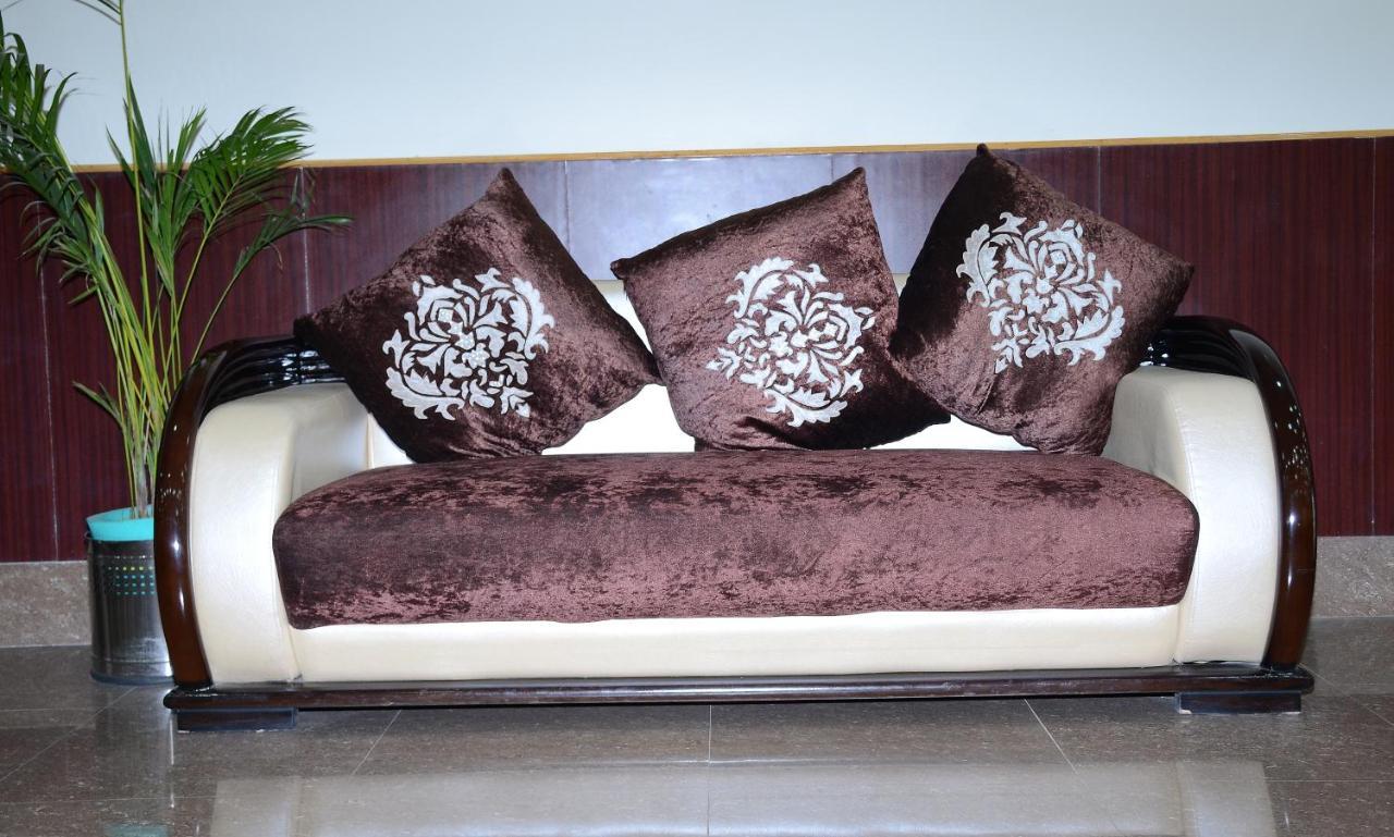 Vaishnavi Clarks Inn Buxar Bagian luar foto