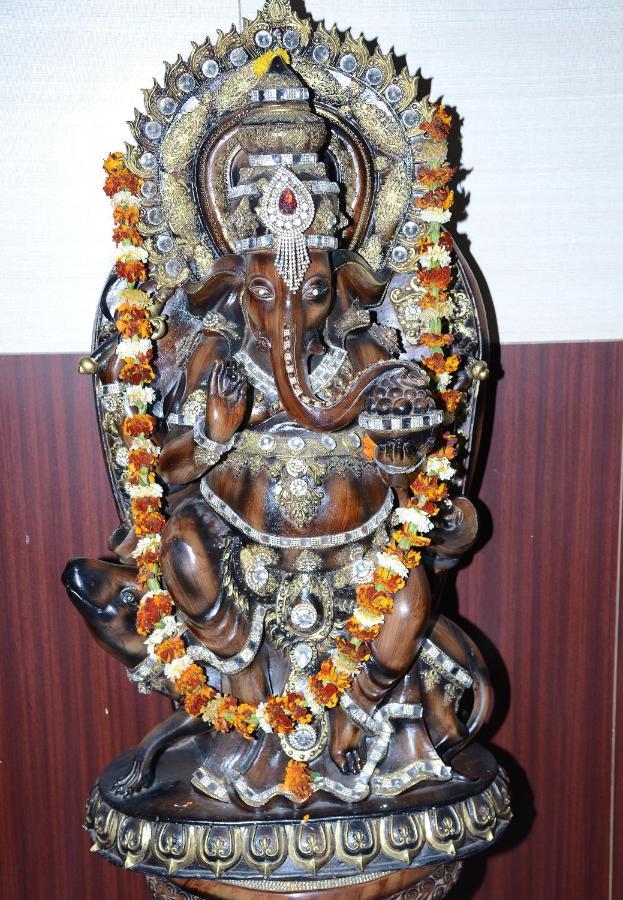 Vaishnavi Clarks Inn Buxar Bagian luar foto