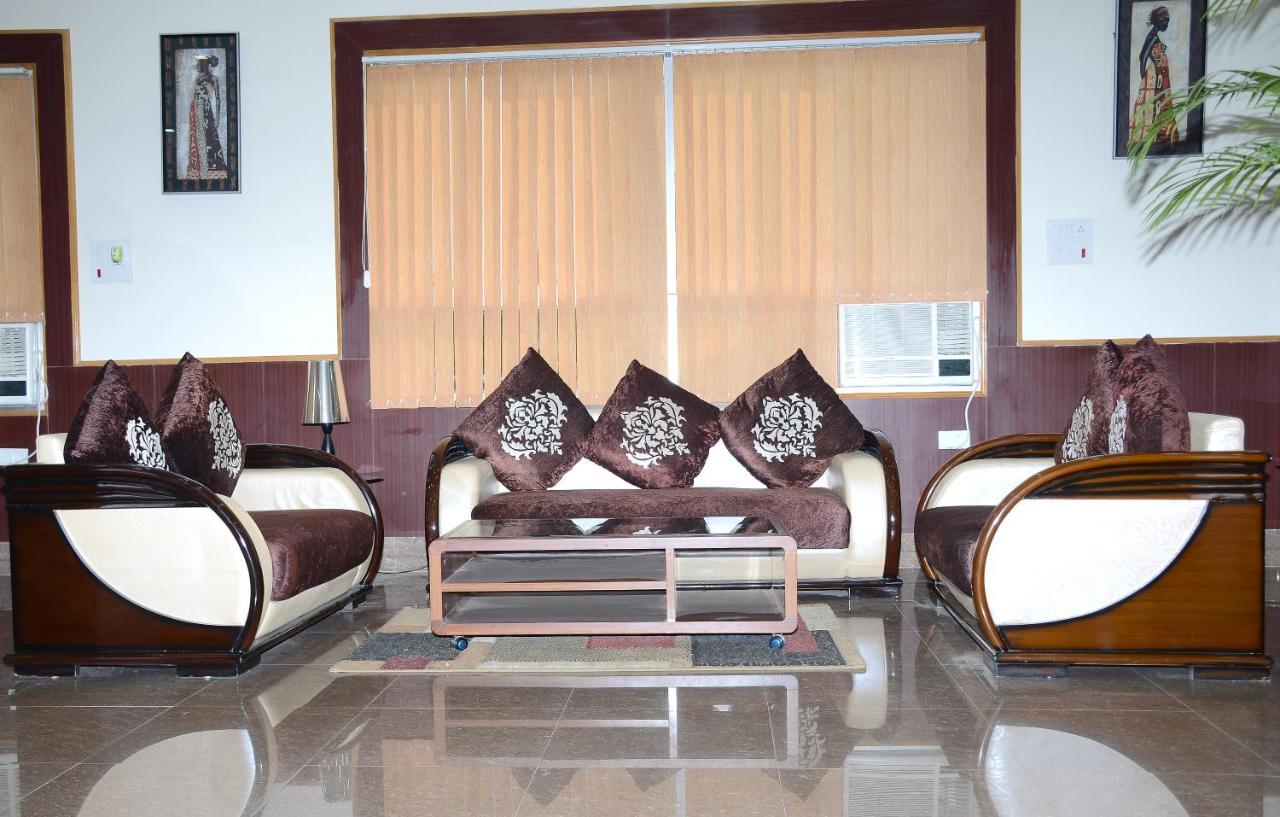 Vaishnavi Clarks Inn Buxar Bagian luar foto