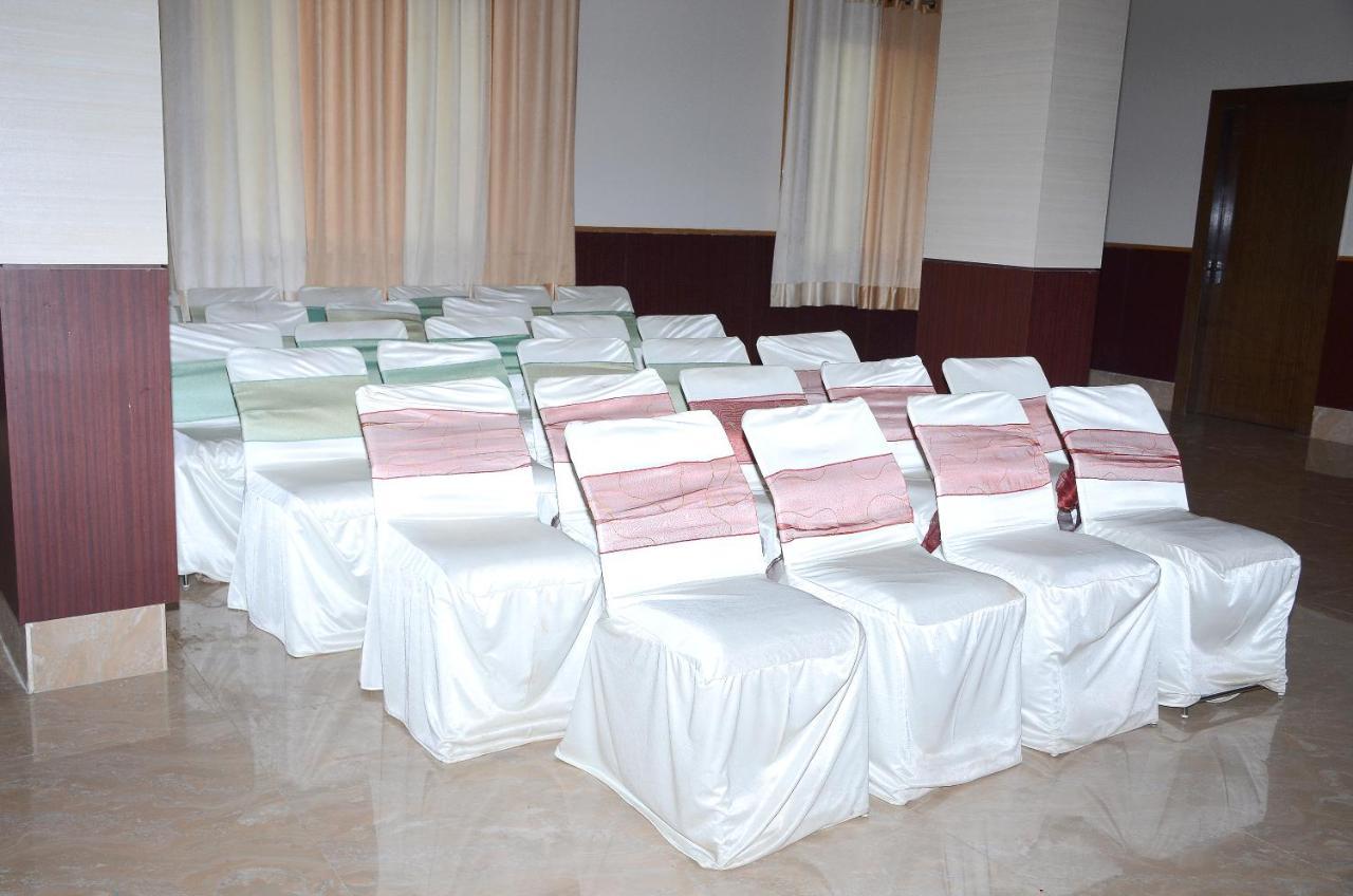 Vaishnavi Clarks Inn Buxar Bagian luar foto
