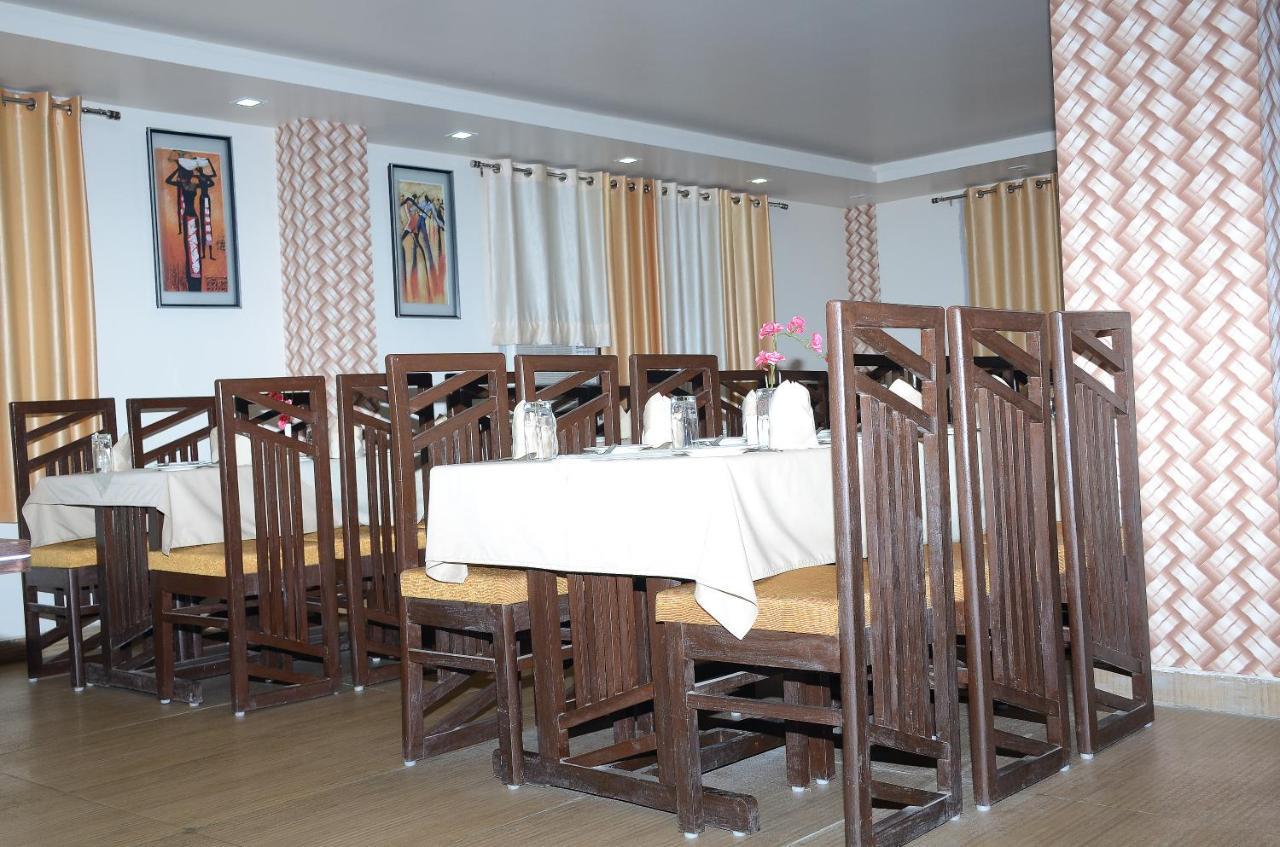 Vaishnavi Clarks Inn Buxar Bagian luar foto