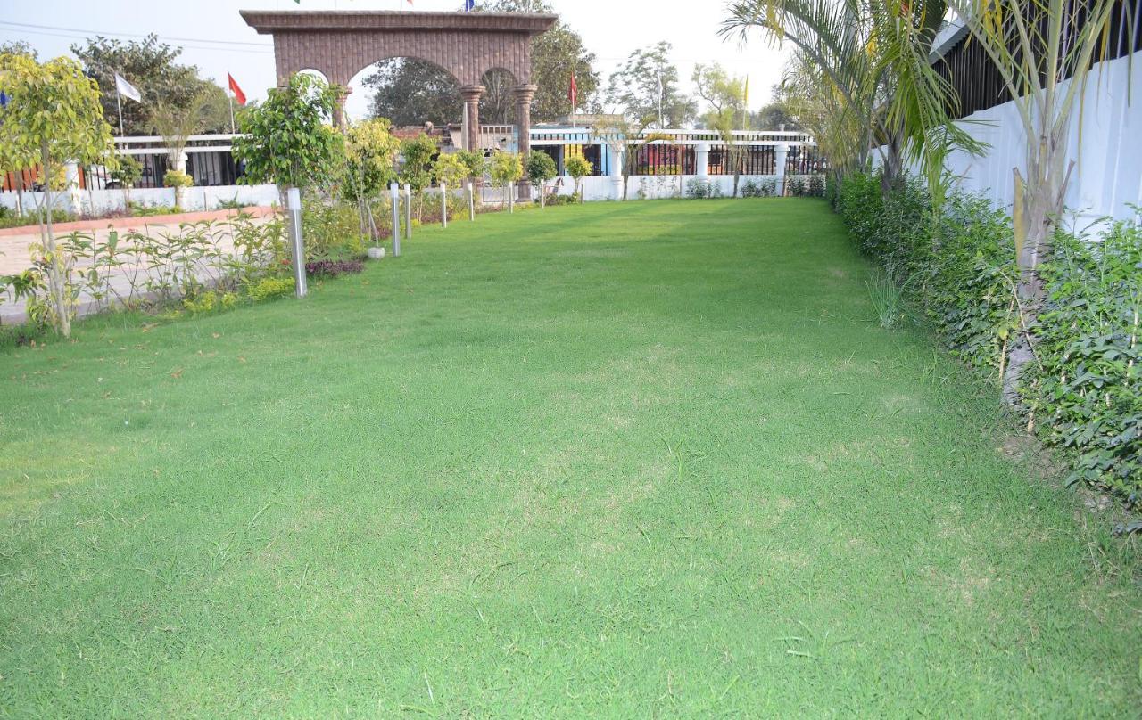 Vaishnavi Clarks Inn Buxar Bagian luar foto