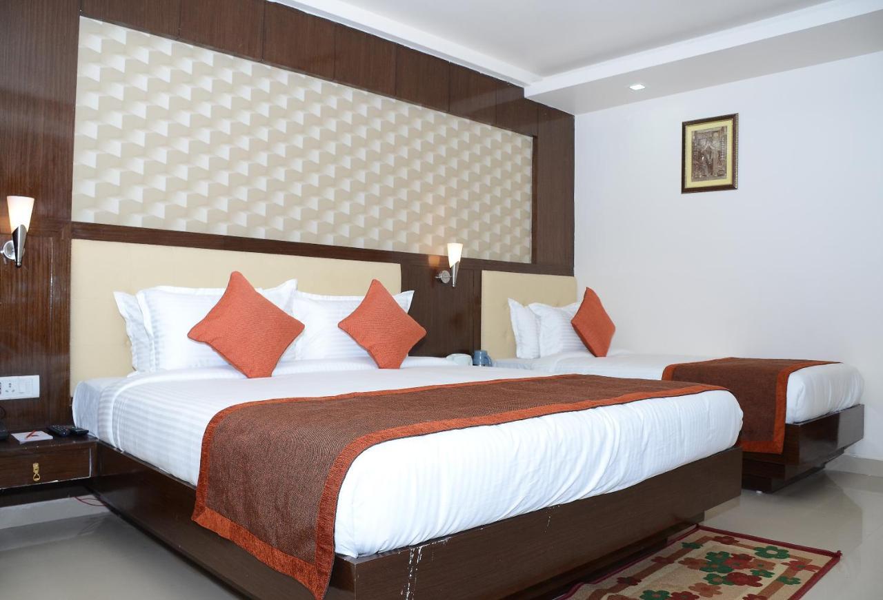 Vaishnavi Clarks Inn Buxar Bagian luar foto