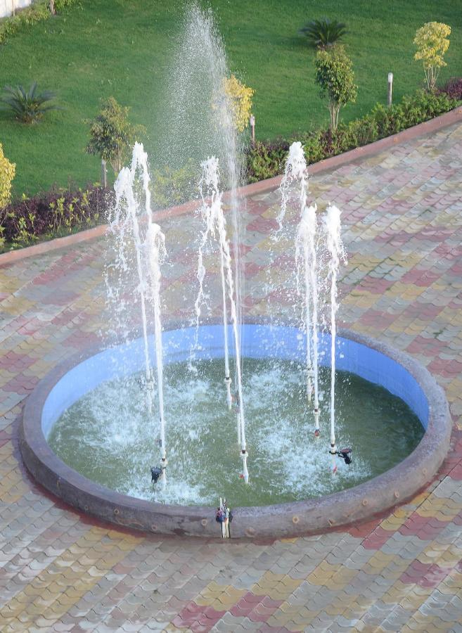 Vaishnavi Clarks Inn Buxar Bagian luar foto